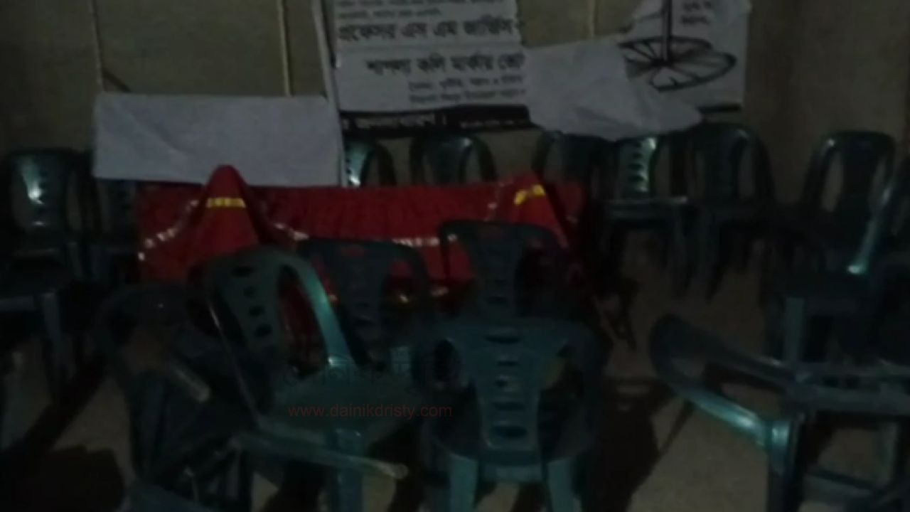 নাটোরে এনসিপির নির্বাচনি ক্যাম্প ভাঙচুর, ২ কর্মী আহত