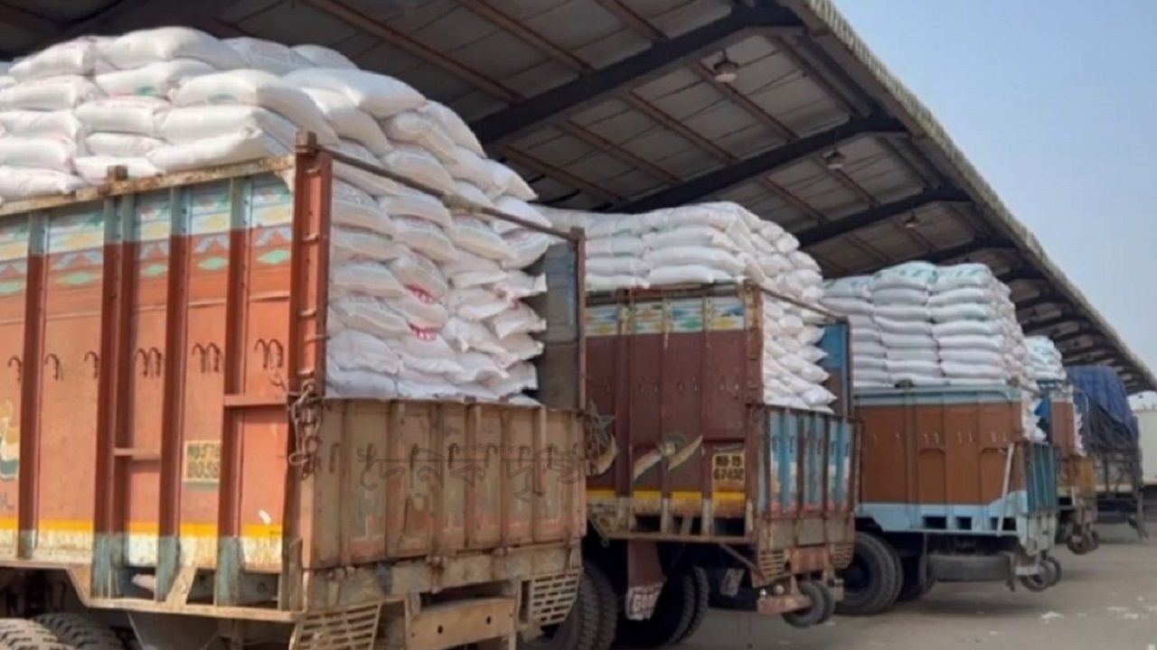 ছয় দিনে ৫৮ ট্রাকে ২১০০ মেট্রিক টন চাল আমদানি