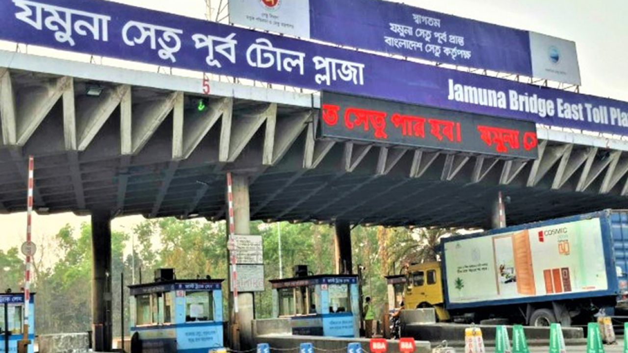 ঈদযাত্রায় ট্রাফিক জ্যাম নেই, আছে চরম ভোগান্তি