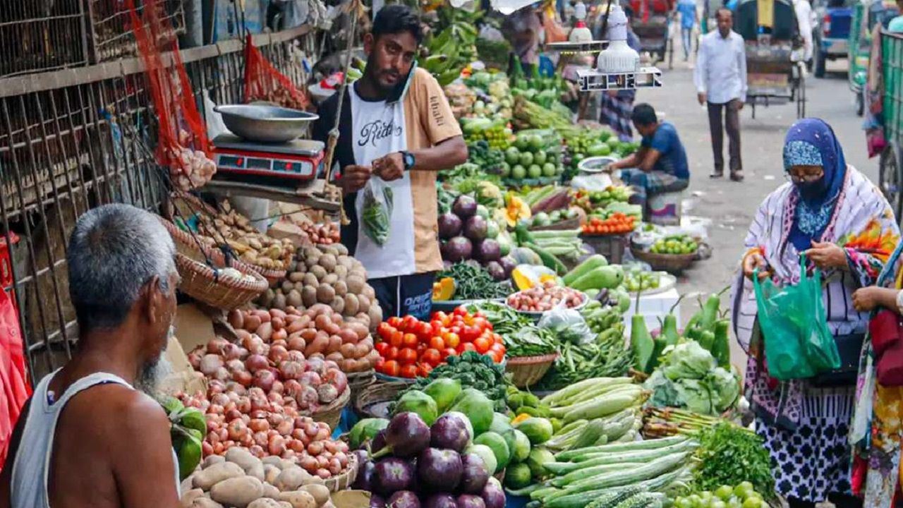 জ্বালানি তেলের দামের ধাক্কায় অস্থির নিত্যপণ্যের বাজার