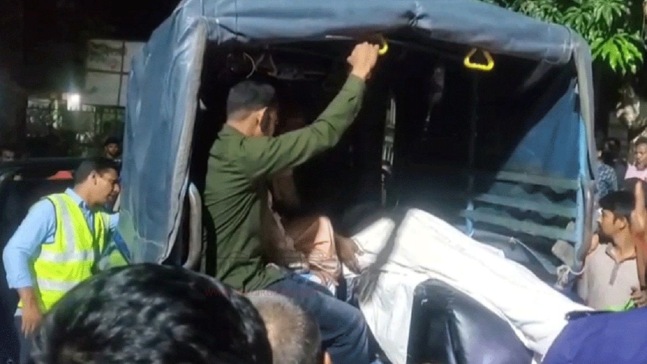 ট্রাক-মাইক্রো সংঘর্ষে শিশুসহ তিনজন নিহত, আহত অন্তত ৯