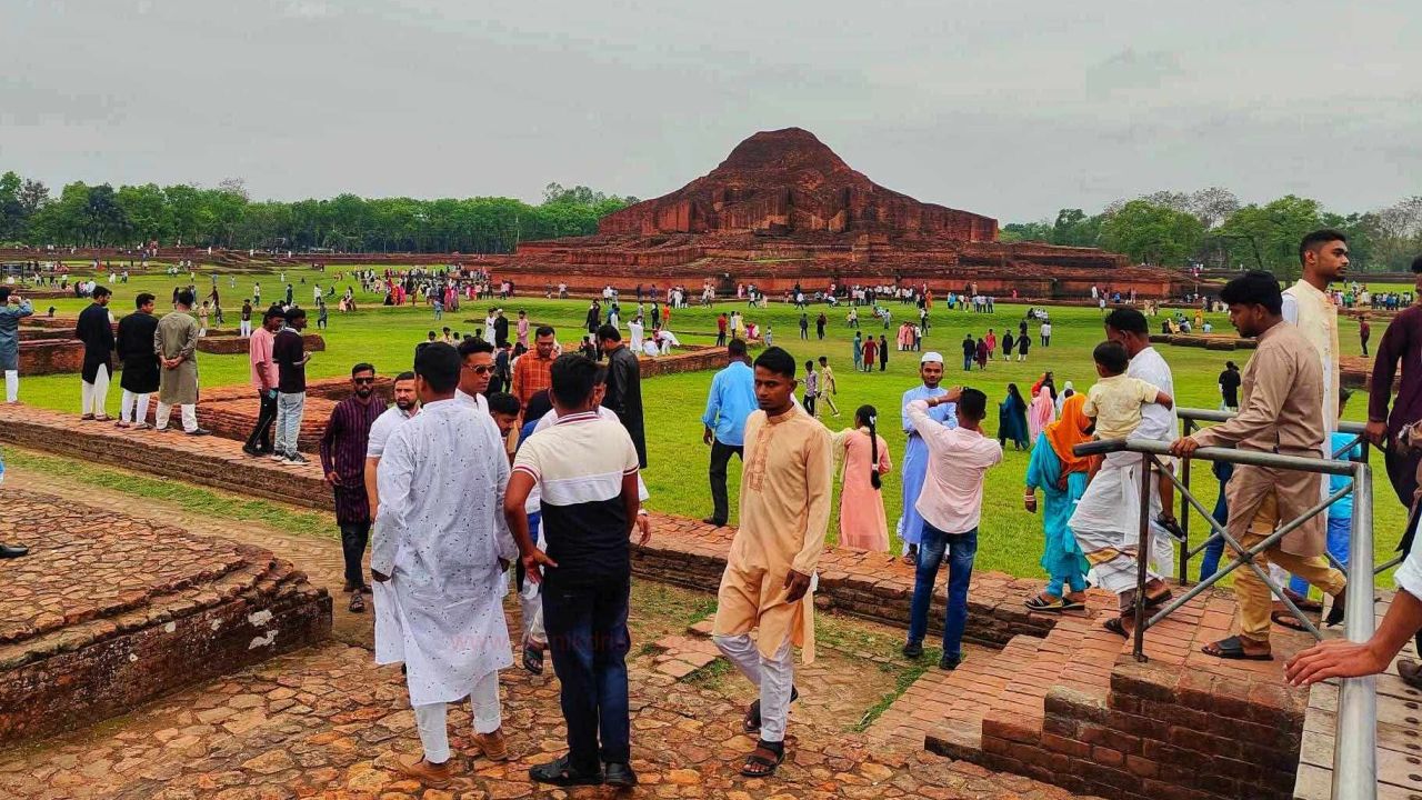 বিশ্ব ঐতিহ্য পাহাড়পুরে নেই অফিসিয়াল গাইড