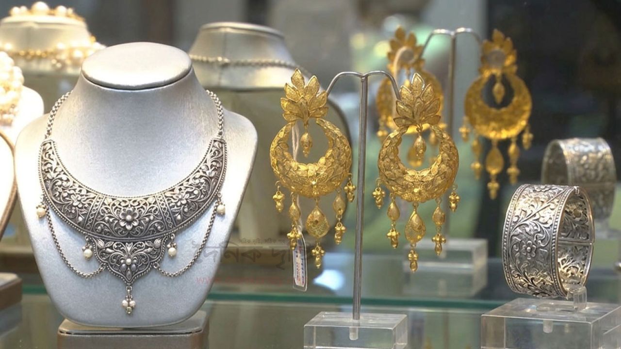 সোনা-রুপার দামে বড় পতন, দেশে কোনটার ভরি কত?
