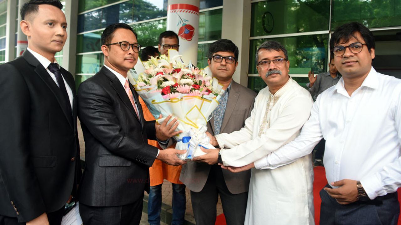 হঠাৎ কেন মালয়েশিয়ার হাইকমিশনার কালের কণ্ঠ পরিদর্শন 