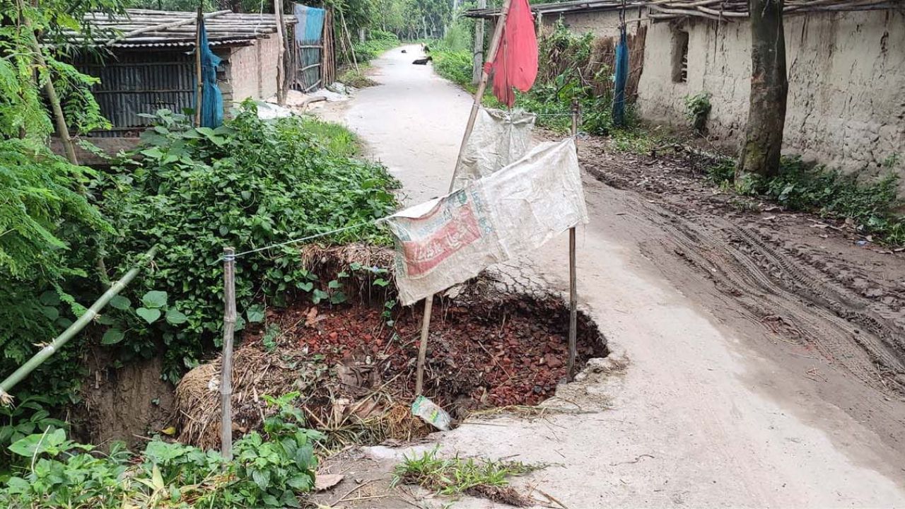 অতিবৃষ্টিতে বদলগাছীর সড়ক বিপর্যস্ত, দ্রুত সংস্কারের দাবি